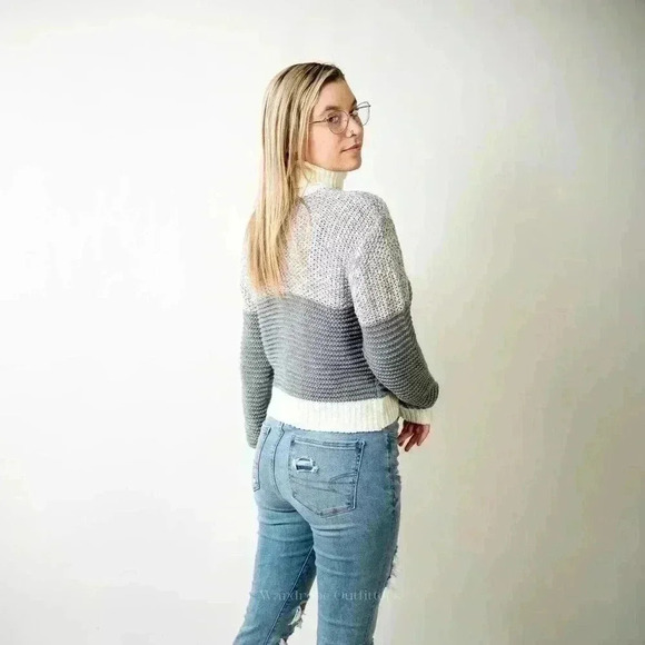 Crochet Knit 2 Tone Sweater - Picture 4 of 8